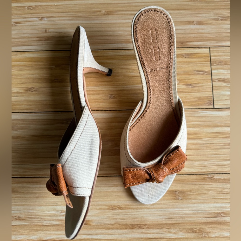 Miu Miu White Cream Denim with Leather Bow Kitten Heel Mules 39 / 9